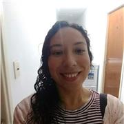Hola, soy Nidia Catalina Elías. Tengo título de profesora de matemática, recibida en el Instituto del profesorado Joaquín V. González, ubicado en la Ciudad de Buenos Aires. Tengo 7 años de experiencia brindando clases en escuelas secundarias de gestión pú